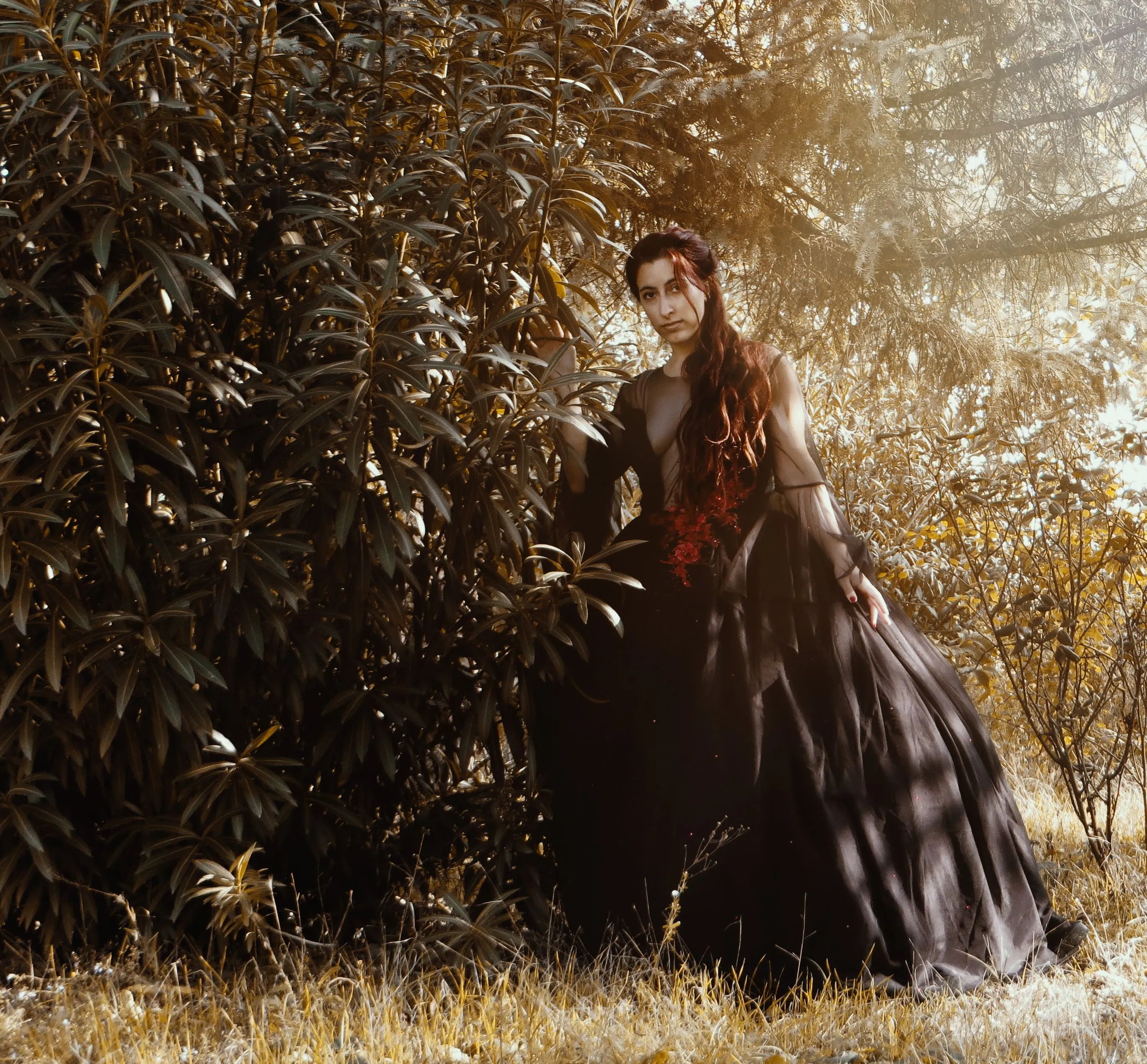 FREYA – Gothic Red & Black Wedding Dress with 3D Lace & Hand-Placed Red Rhinestones Size L (IT 46)