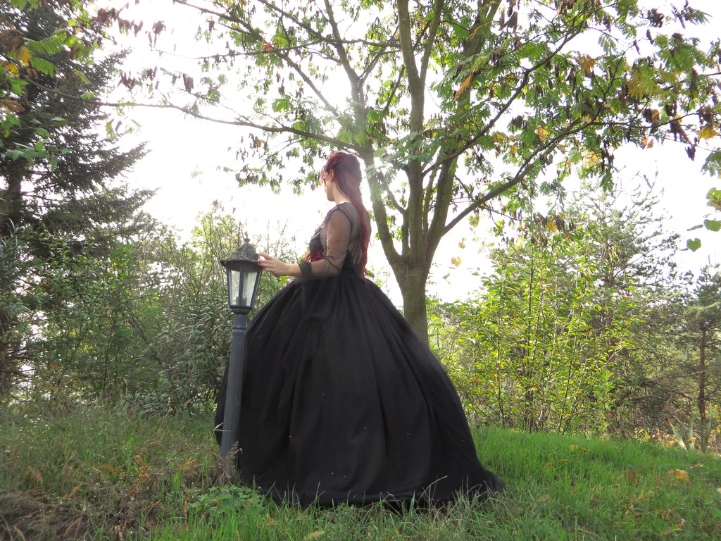 FREYA – Gothic Red & Black Wedding Dress with 3D Lace & Hand-Placed Red Rhinestones Size L (IT 46)