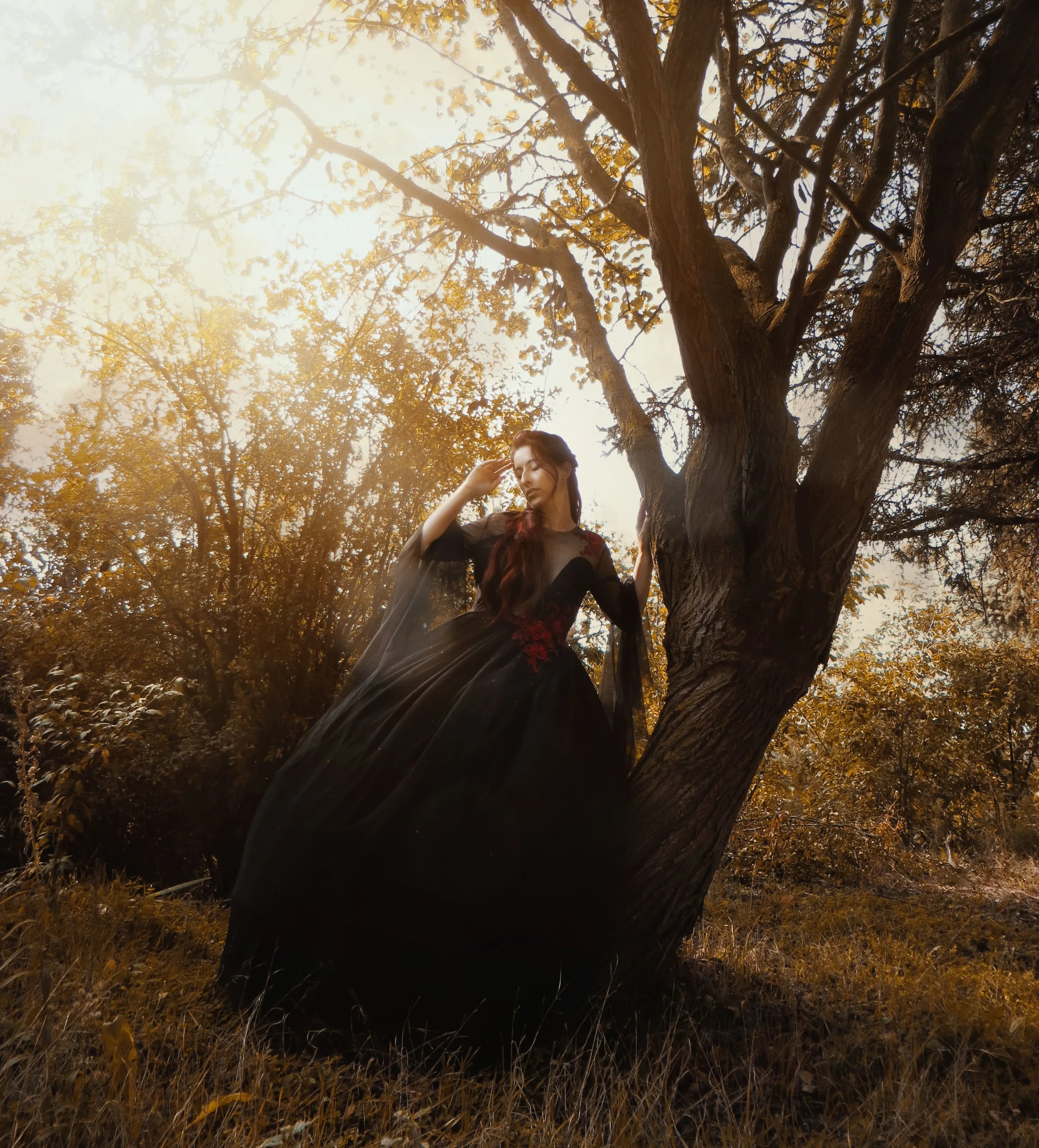 FREYA – Gothic Red & Black Wedding Dress with 3D Lace & Hand-Placed Red Rhinestones Size L (IT 46)