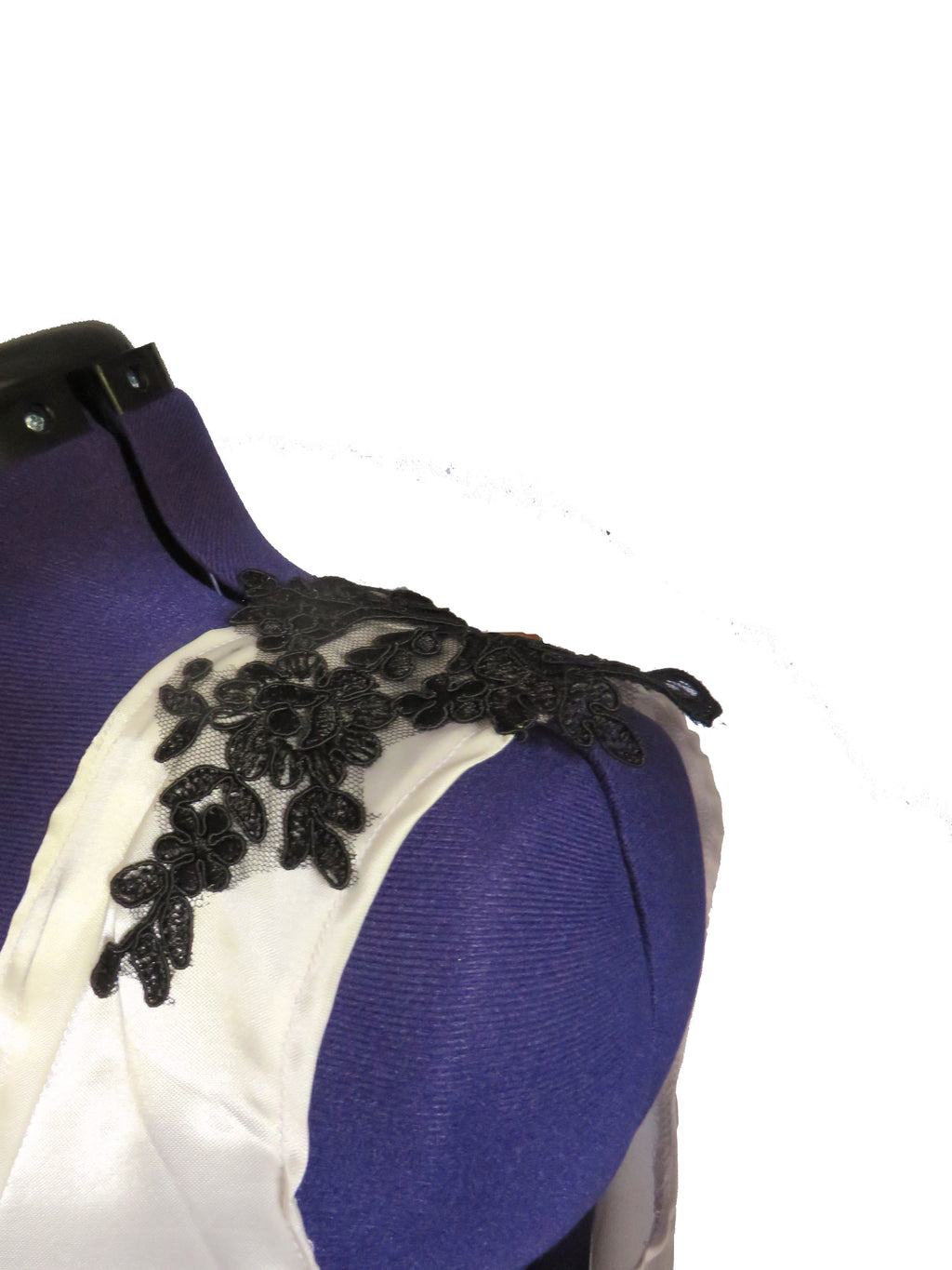 Light Bride - Gothic White Satin & Black Lace Wedding Dress – Unlined Sample Gown IT 40-42