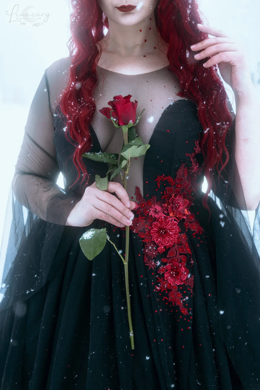 FREYA – Gothic Red & Black Wedding Dress with 3D Lace & Hand-Placed Red Rhinestones Size L (IT 46)