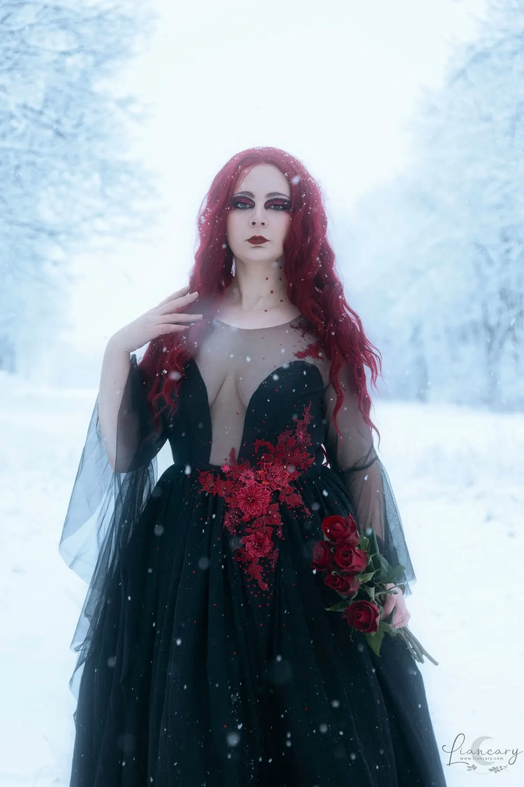 FREYA – Gothic Red & Black Wedding Dress with 3D Lace & Hand-Placed Red Rhinestones Size L (IT 46)