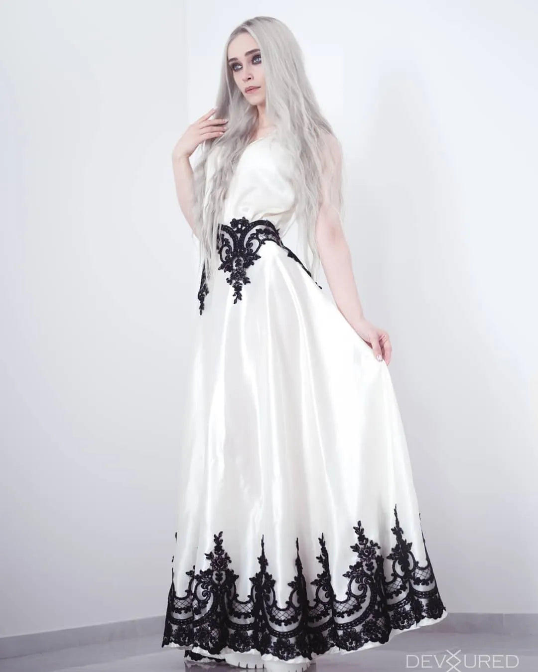 Light Bride - Gothic White Satin & Black Lace Wedding Dress – Unlined Sample Gown IT 40-42