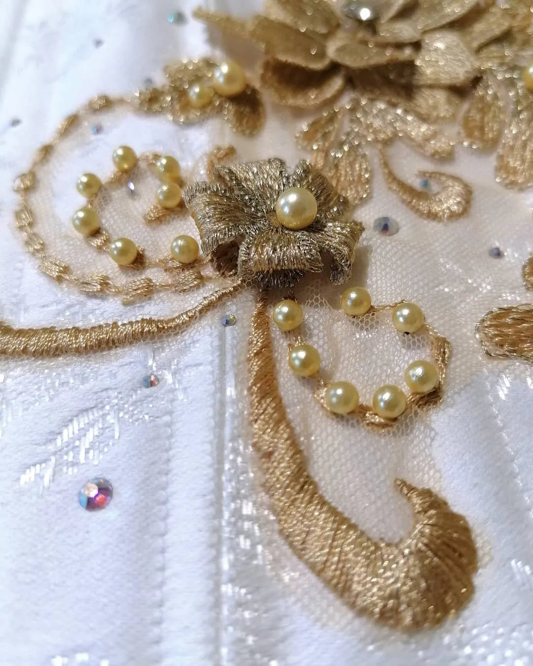 Diana Golden Lace Corset – Steel-Boned Overbust with Hand-Sewn 3D Gold Lace