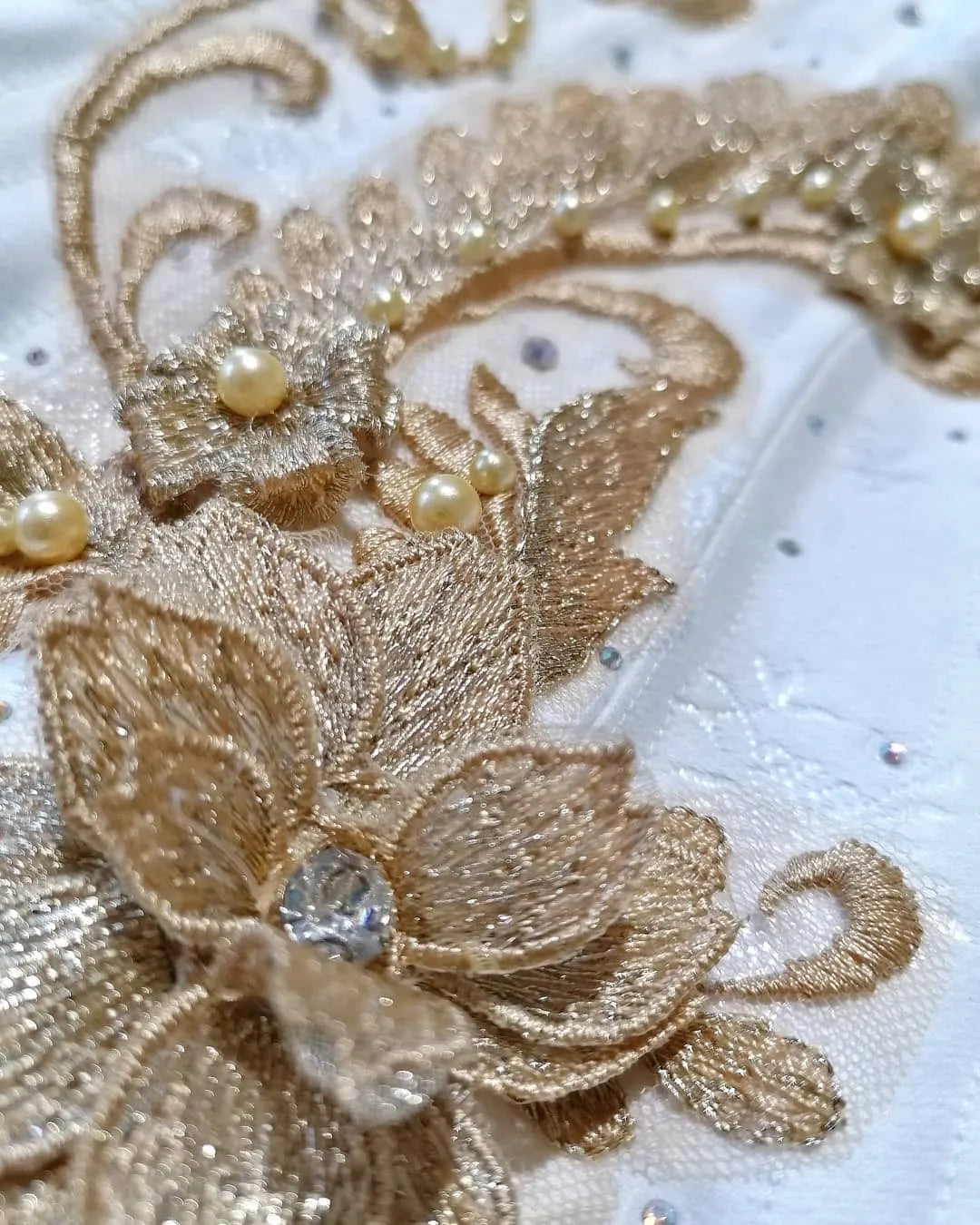 Diana Golden Lace Corset – Steel-Boned Overbust with Hand-Sewn 3D Gold Lace