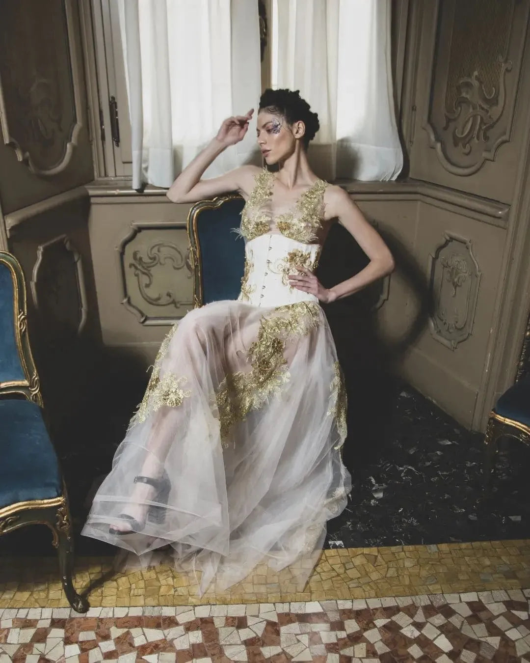 DIANA – Soft Pink Tulle & Golden Lace Wedding Dress – Ethereal Goddess Bridal Gown Size M (IT 42)